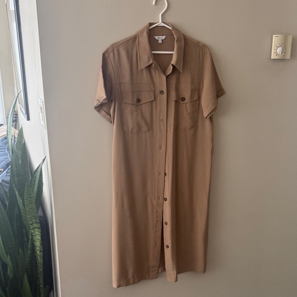 Reitmans Dresses & Skirts - Reitmans Tan Shirt Dress with Collar